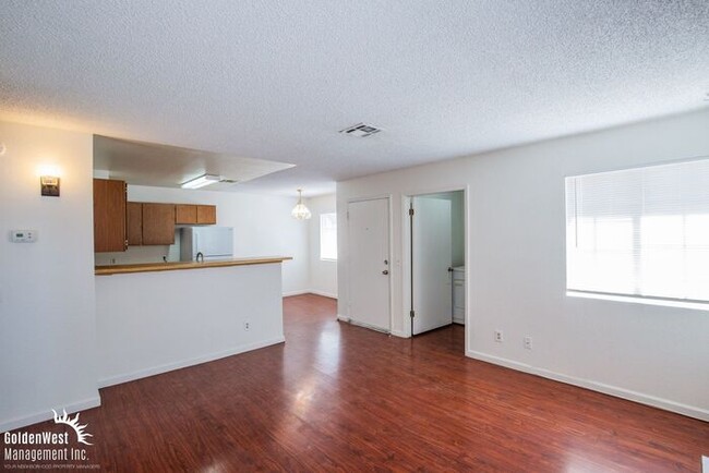 Foto del edificio - Beautifully Updated 2Bdm 1Ba Unit in a Gat...