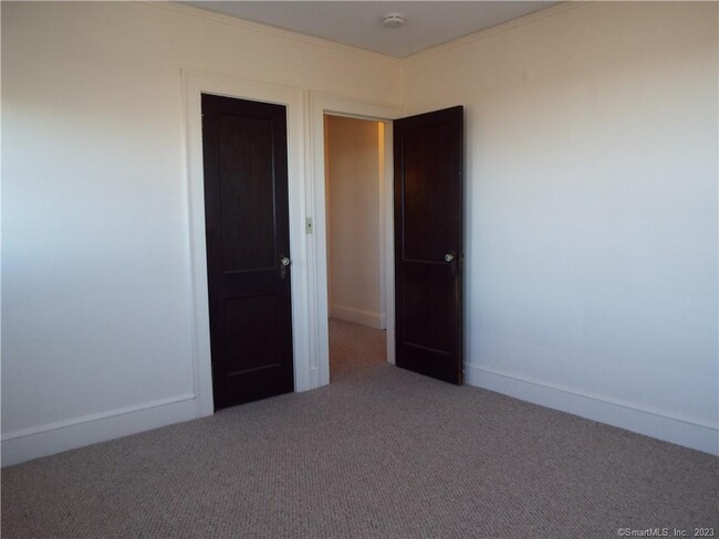 Building Photo - 405 Mohegan Ave Pkwy