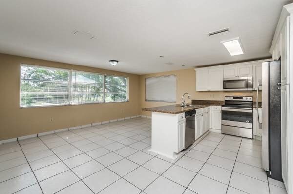 Building Photo - 7400 Cherry Laurel Dr