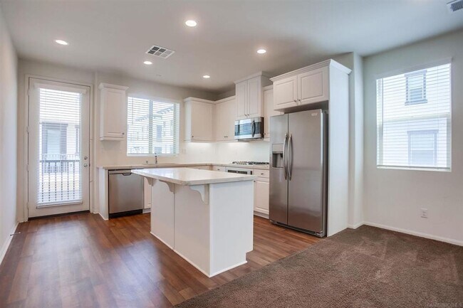 Foto del edificio - Modern 3-Bedroom, 3-Bath in Prime North Co...