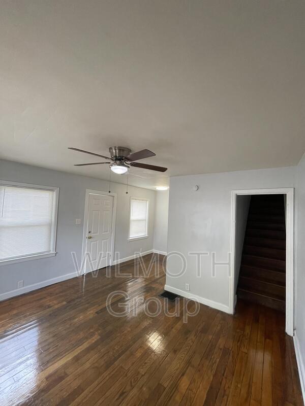 Building Photo - 615 N Tibbs Ave