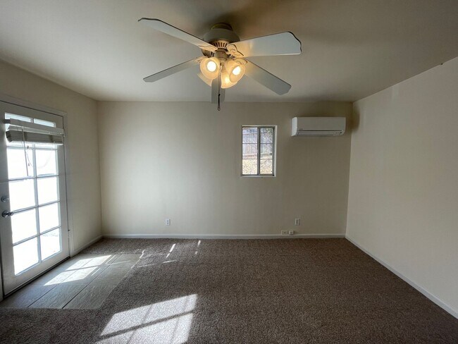 Building Photo - 5595