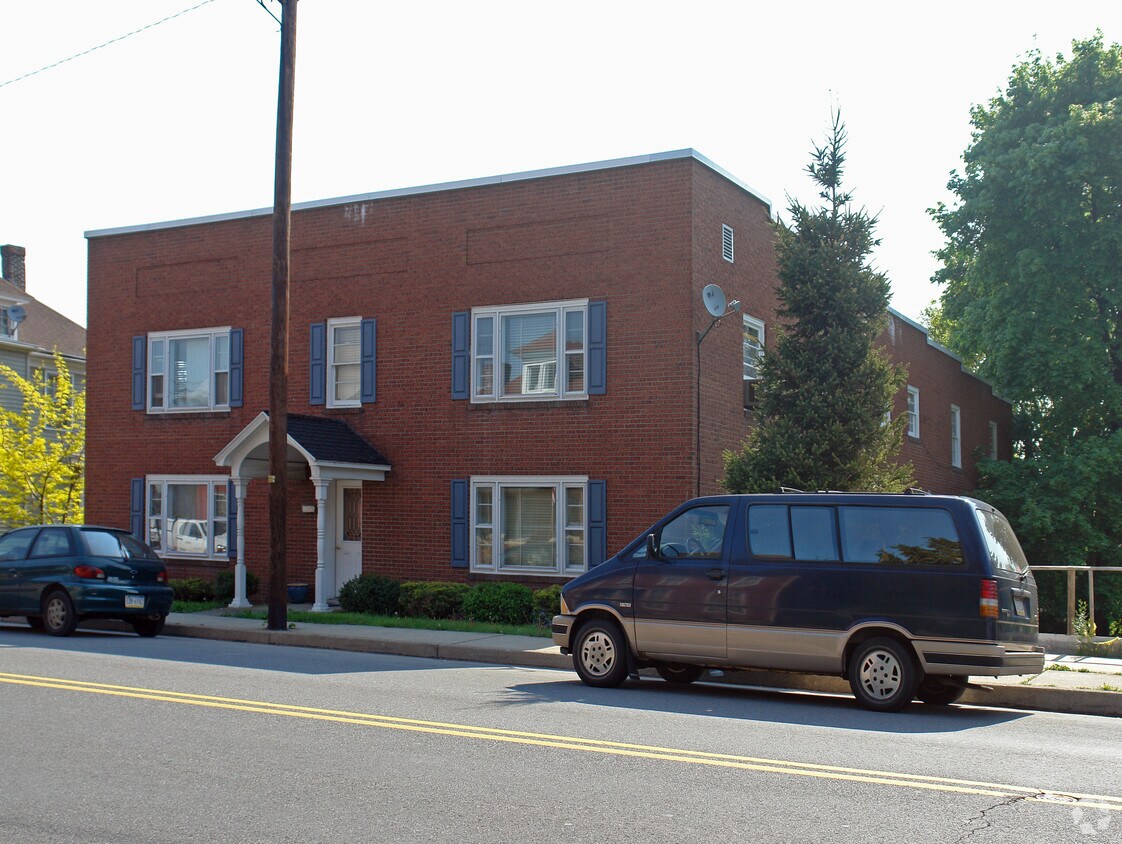 305 S Market St Apartments in Selinsgrove, PA