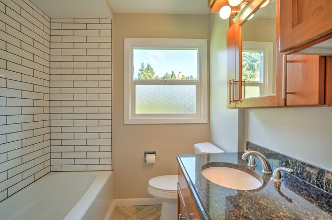 Newly renovated bath - 3410 SE 71st Ave