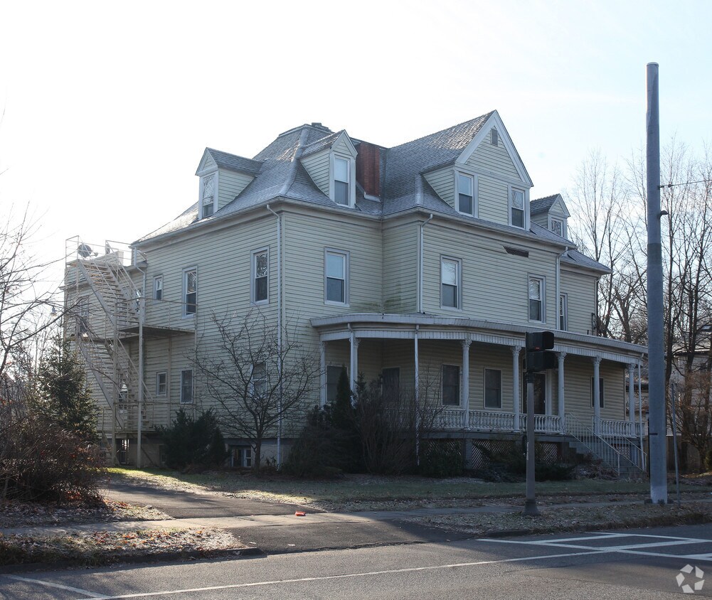 Foto del edificio - 208 Albany Ave