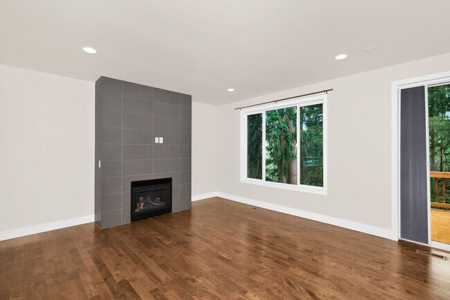 Building Photo - Sammamish Custom Home Bright and Spacious ...