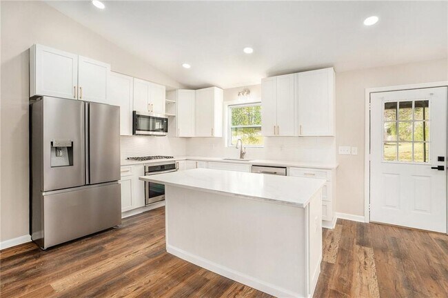 Foto del edificio - 218 Trickum Hills Ln