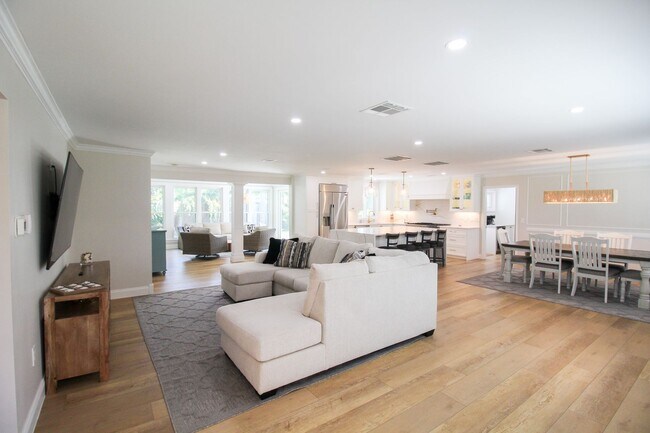 Building Photo - Luxury Annual Rental with Resort-Style Pool on Longboat Key