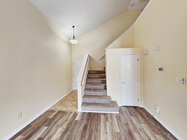 Foto del edificio - 385 Kimbrough Dr