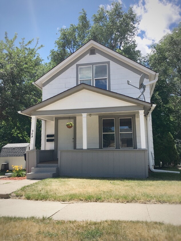 209 S Willow Ave, Sioux Falls, SD 57104 House Rental in Sioux Falls