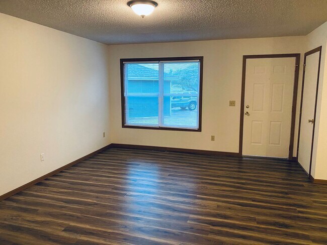 Foto del edificio - 2 Bed 2 Bath 1 Car Garage Flat Duplex- $30...