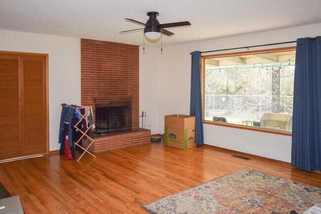 Foto del edificio - 15154 NE Couch Ct