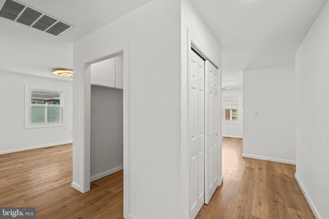 Foto del edificio - 29 Hinsdale Ln