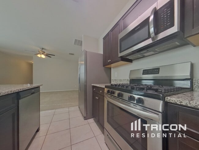 Foto del edificio - 30960 W Amelia Ave