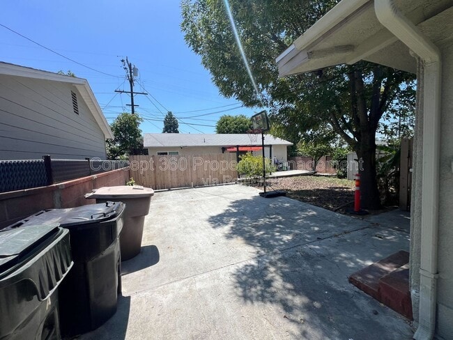 Photo - 144 Primrose Ave Townhome