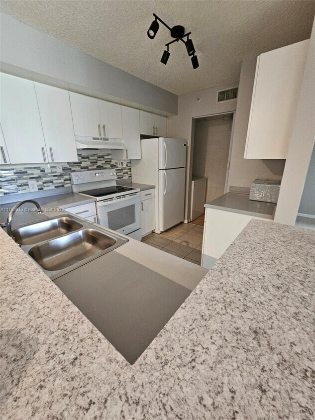 7872 Sonoma Springs Cir Unit 105, Lake Worth Beach, FL 33463 Condo