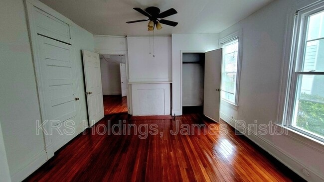 Building Photo - 1305 Oakwood Ave