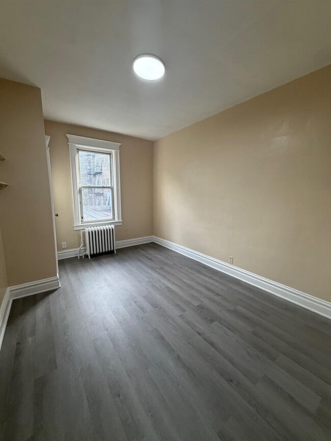 Building Photo - 141 67th St