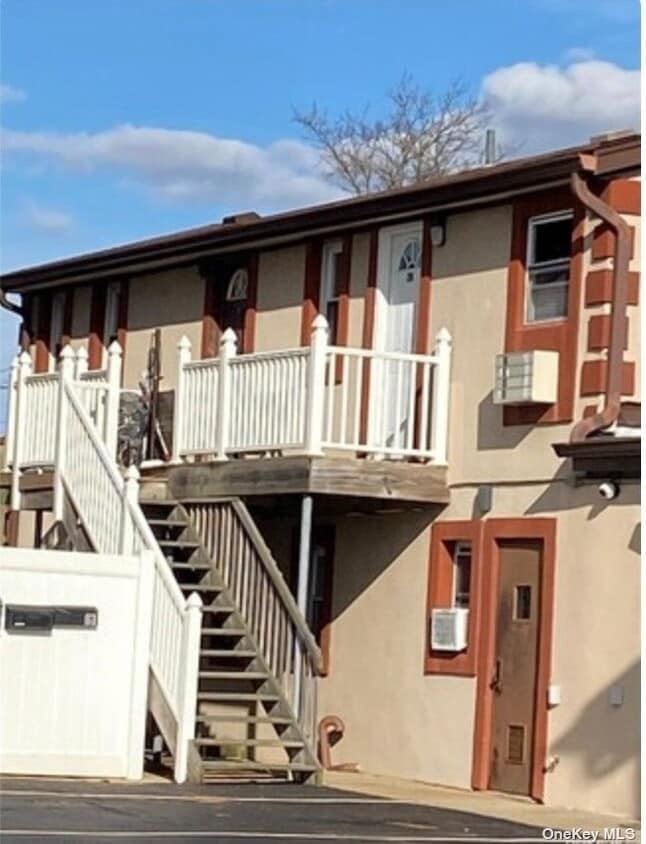 1135 N Broadway Unit 1B, Massapequa, NY 11758 Room for Rent in