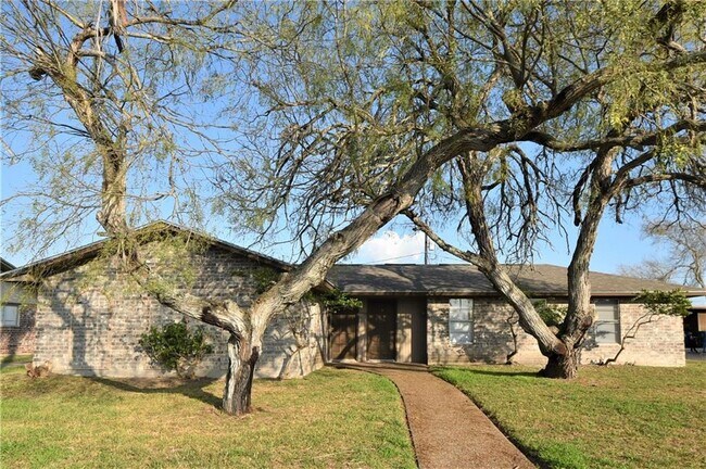 Building Photo - 1606 Cimmarron St