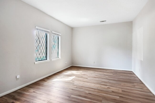 Foto del edificio - 5402 Summerfield Ln