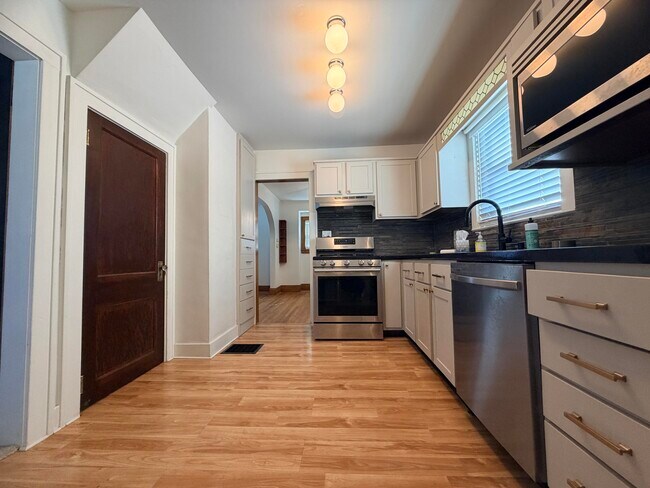 Foto del edificio - 45 Wallinwood Ave NE