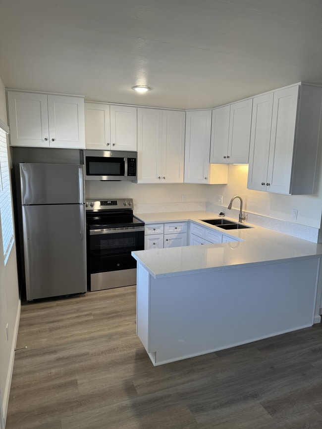 Building Photo - Vista Del Sol Apartments LLC