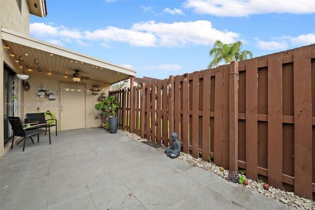 Building Photo - Northwest 170th Lane, Hialeah, FL 33015 - 3 BR 2 BA townhouse