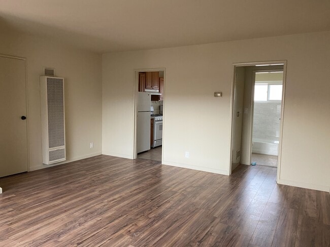Building Photo - 6200 Hazeltine Ave