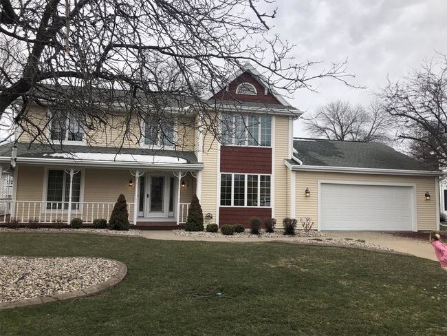 Building Photo - Beautiful 3 Bedroom 2.5 Bath-Waterfront Home