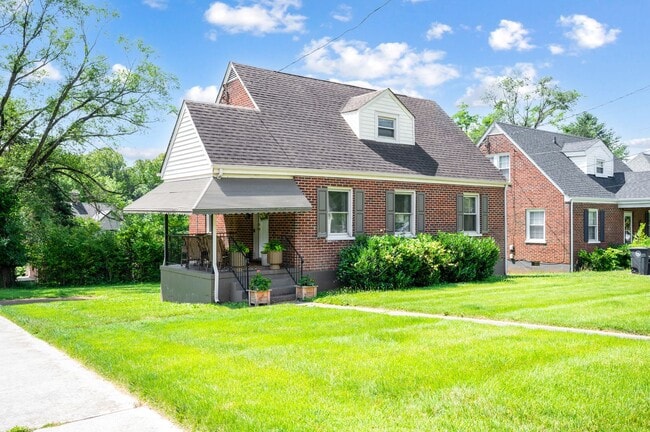 3 Bedroom || 1.5 Bathroom Single Family Home - 3 Bedroom || 1.5 Bathroom Single Family Home