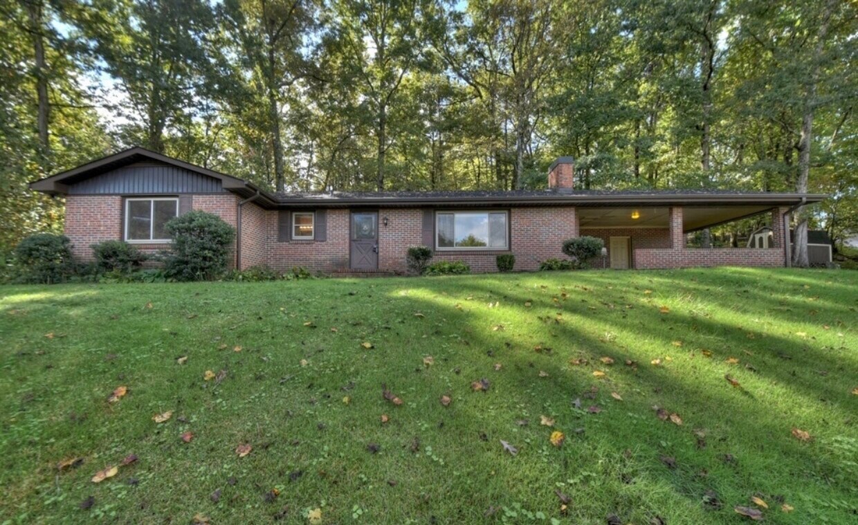 37 Lakeview Cir, GA 30560 House Rental in GA