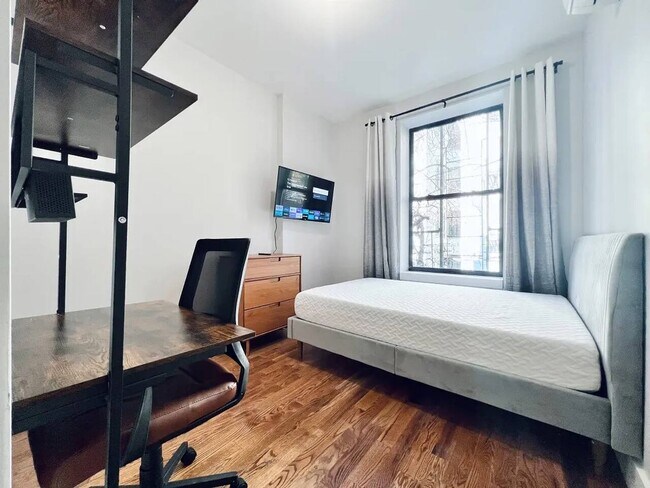 Foto del edificio - 325 Putnam Ave