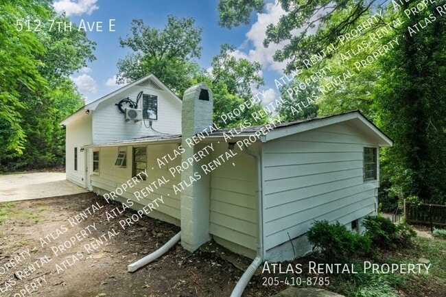 Building Photo - 512 7th Ave E