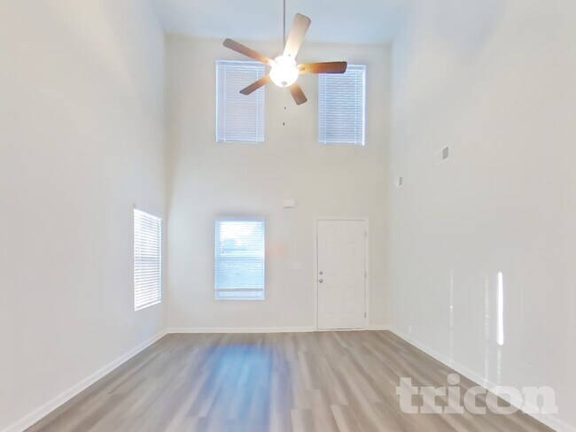 Foto del edificio - 76 Fairview Way