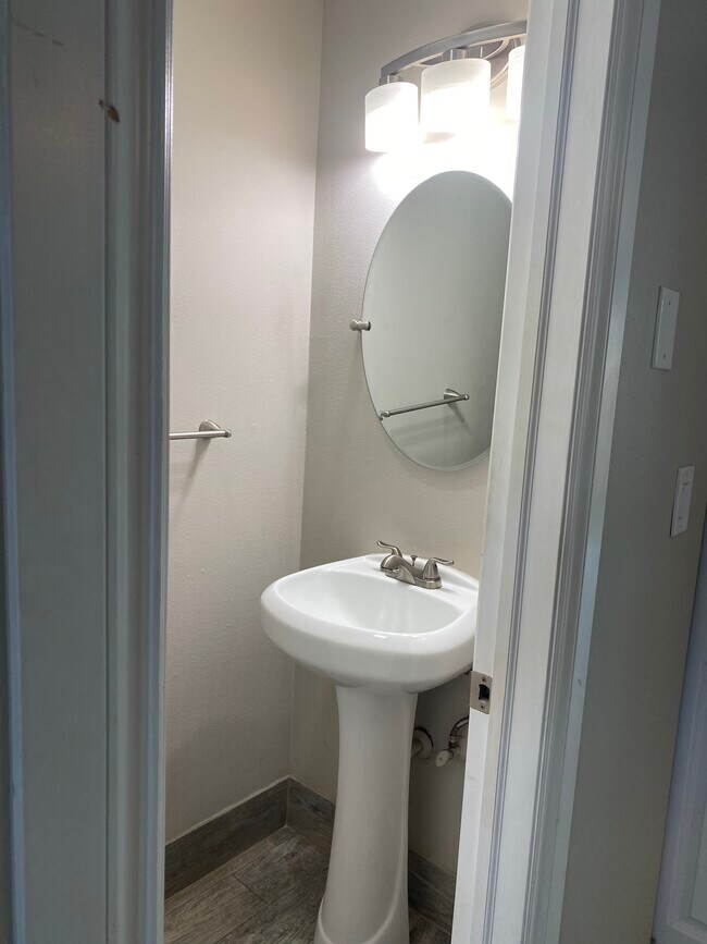 Foto del edificio - 929 Anderson Ln