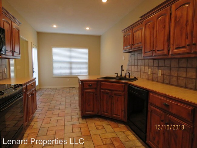 Foto del edificio - 3 br, 2 bath House - 1015 E Waterford Blvd