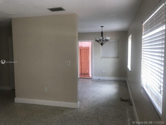 Building Photo - 811 NW 34th Ave