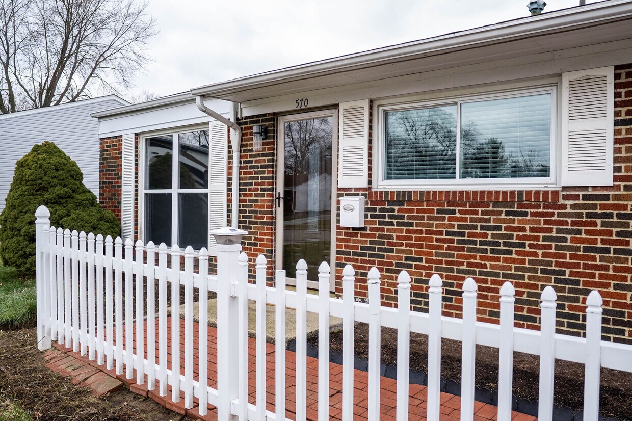 Foto principal - 570 Daventry Ln