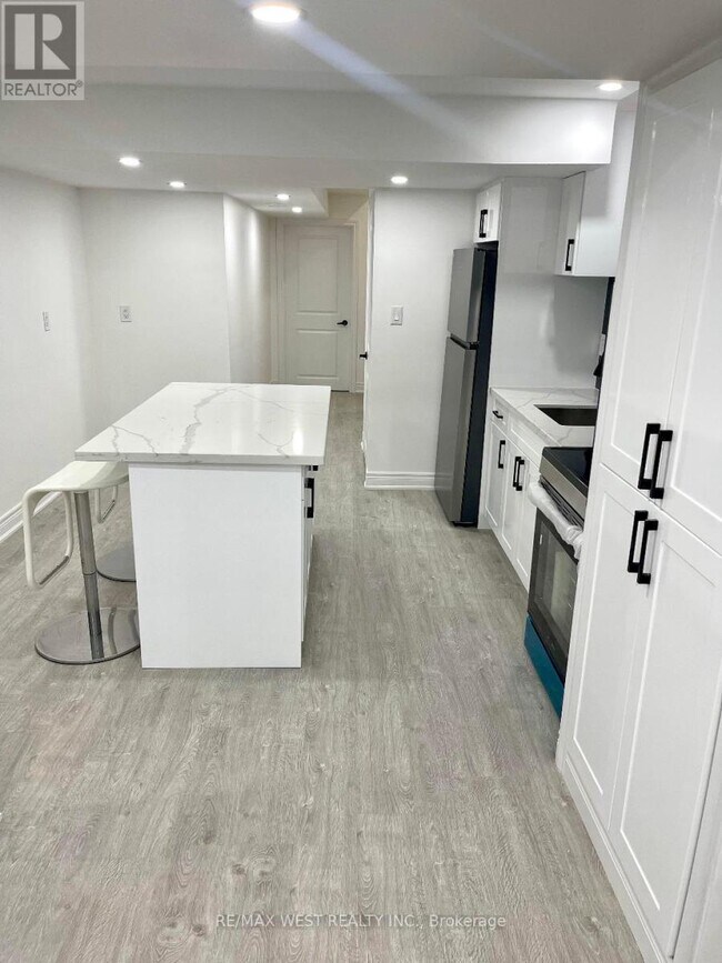 Building Photo - 339 Fleetwood Dr