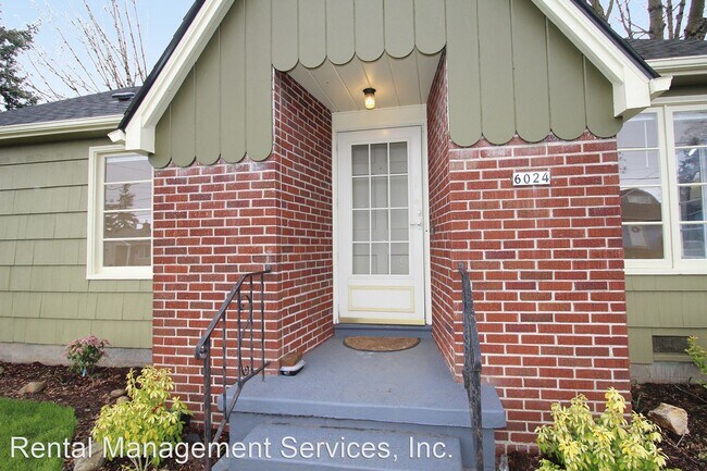 Building Photo - 2 br, 1 bath House - 6024 NE 17th