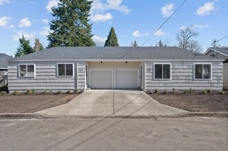 Building Photo - 404-406 SW Elmwood Ave