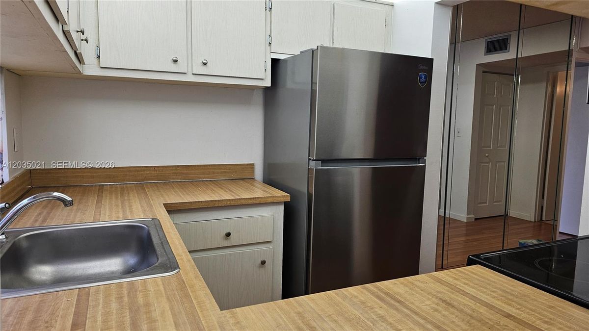 Foto del edificio - 16909 N Bay Rd