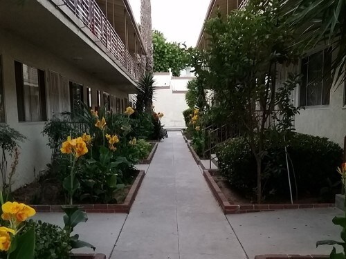 Foto del edificio - 621-625 E Hyde Park Blvd