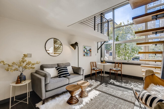 Building Photo - 1000 Union St