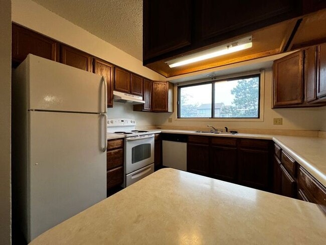 Foto del edificio - $1,435 | 2 Bedroom + Bonus Room, 1.5 Bathroom Town Home | No Pets | Sublease* | Available for Aug...