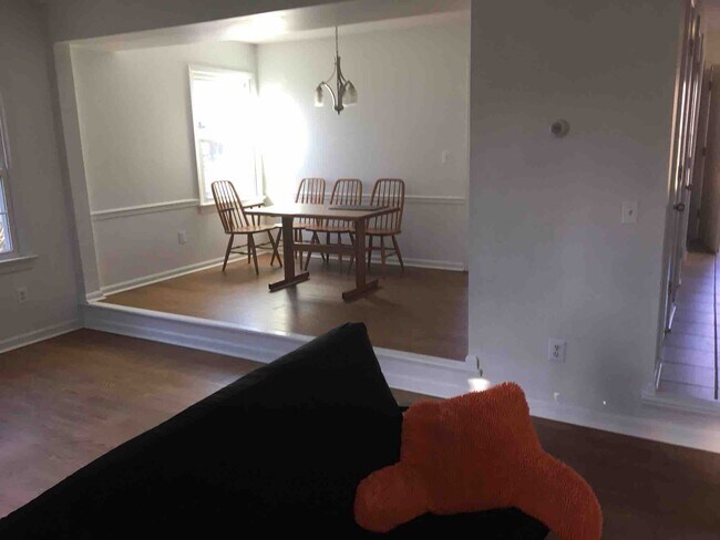 Foto del edificio - 112 Camelot Ct