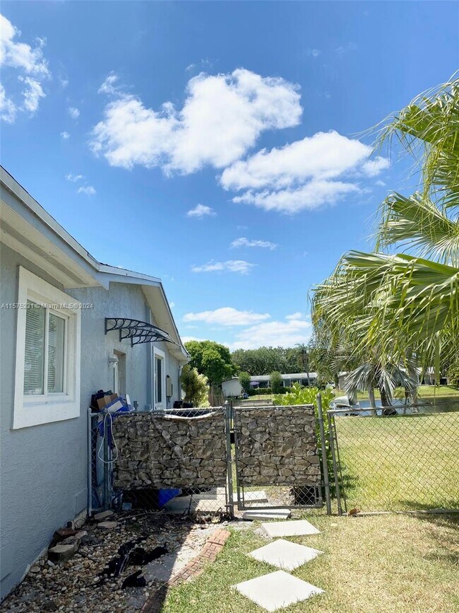 Foto del edificio - 1740 NW 105th Ave