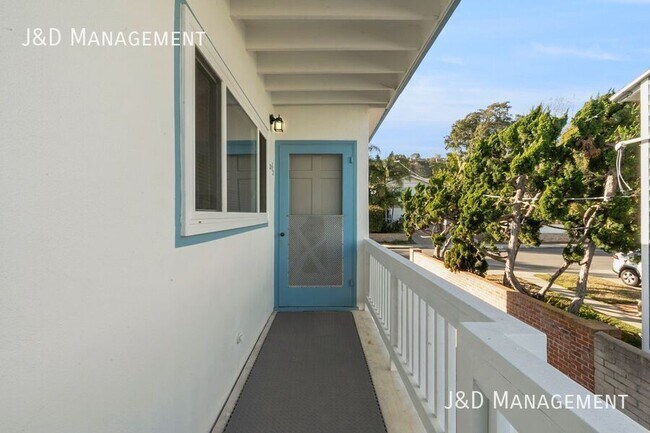 Foto del edificio - 2nd Floor 2 bd, 1 ba La Playa Neighborhood...