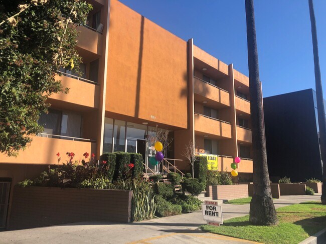 Building Photo - 980 Menlo Ave
